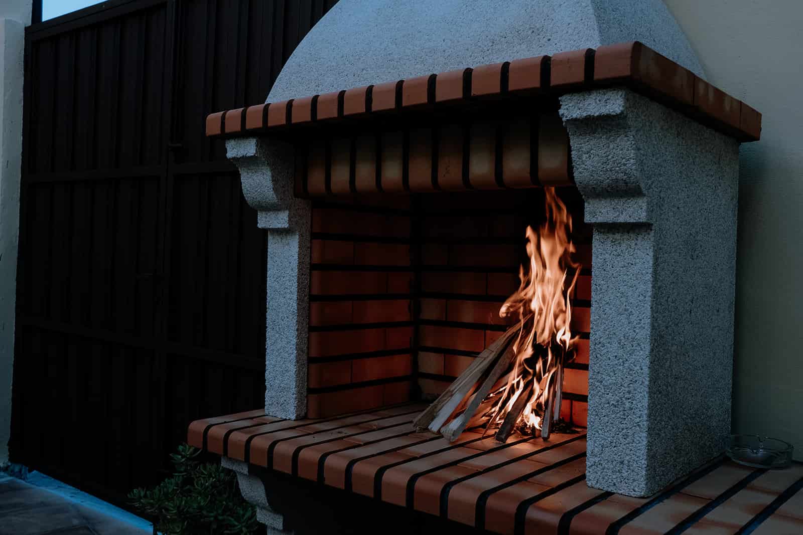 barbacoa en patio de casa rural (1)