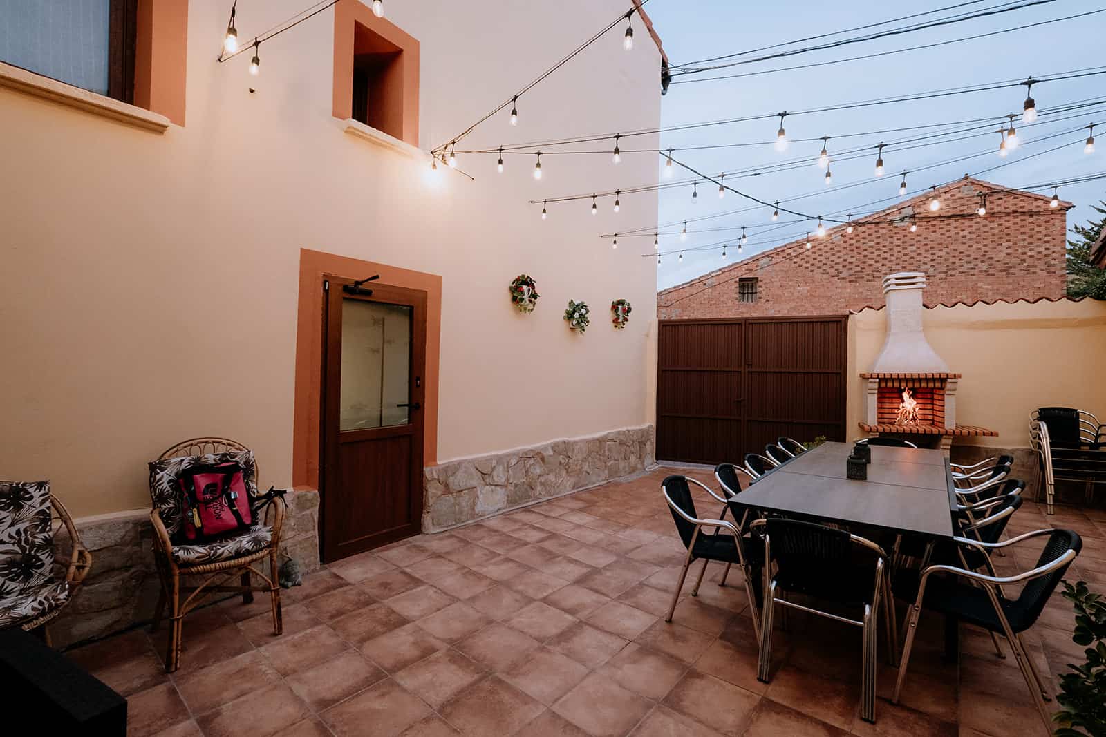 patio para 16 personas casa rural en zona del arlanza